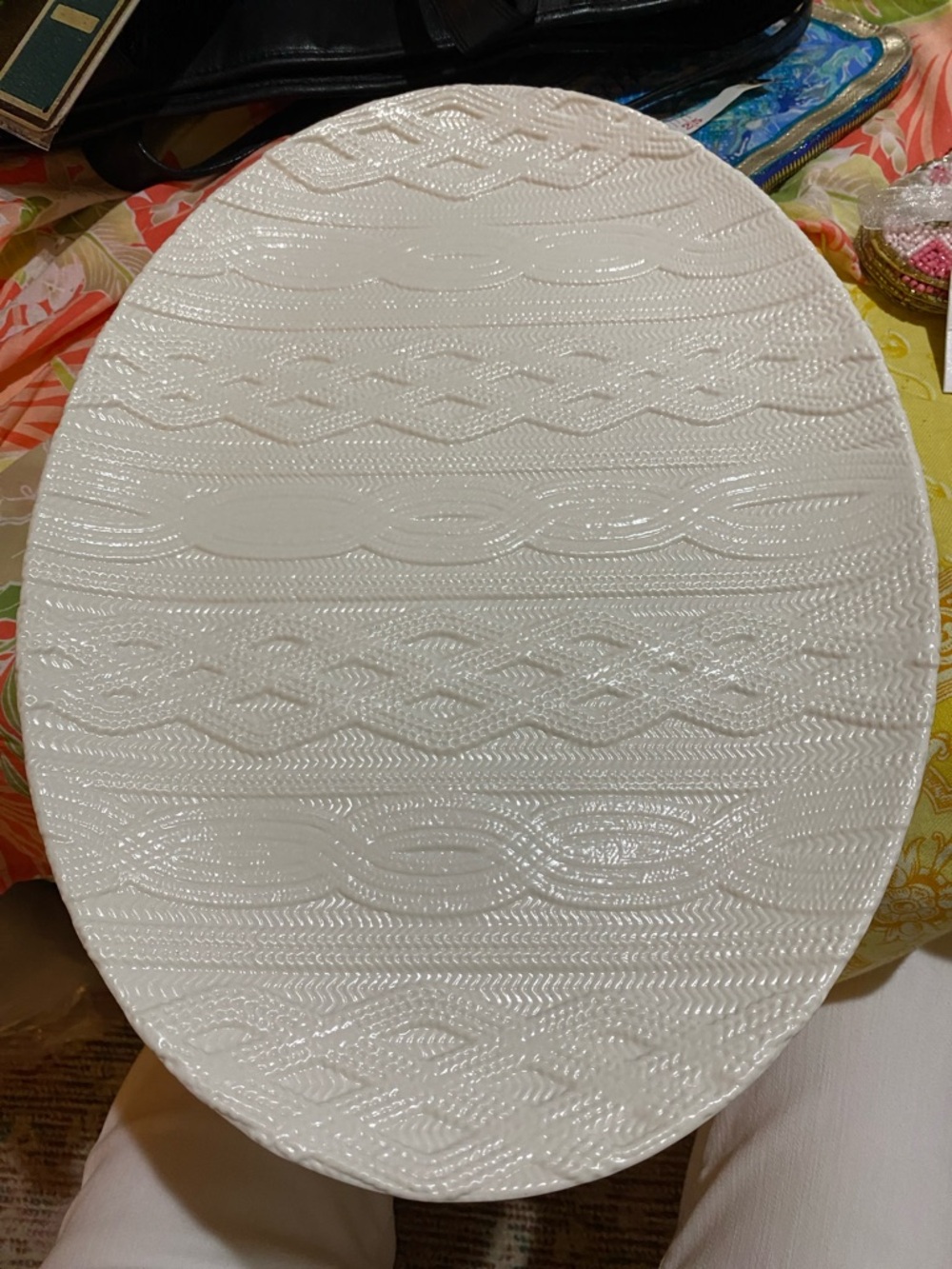 Tommy Bahama White Oval Shaped Melamine Platter. Hasn’t been used. Textured. EC